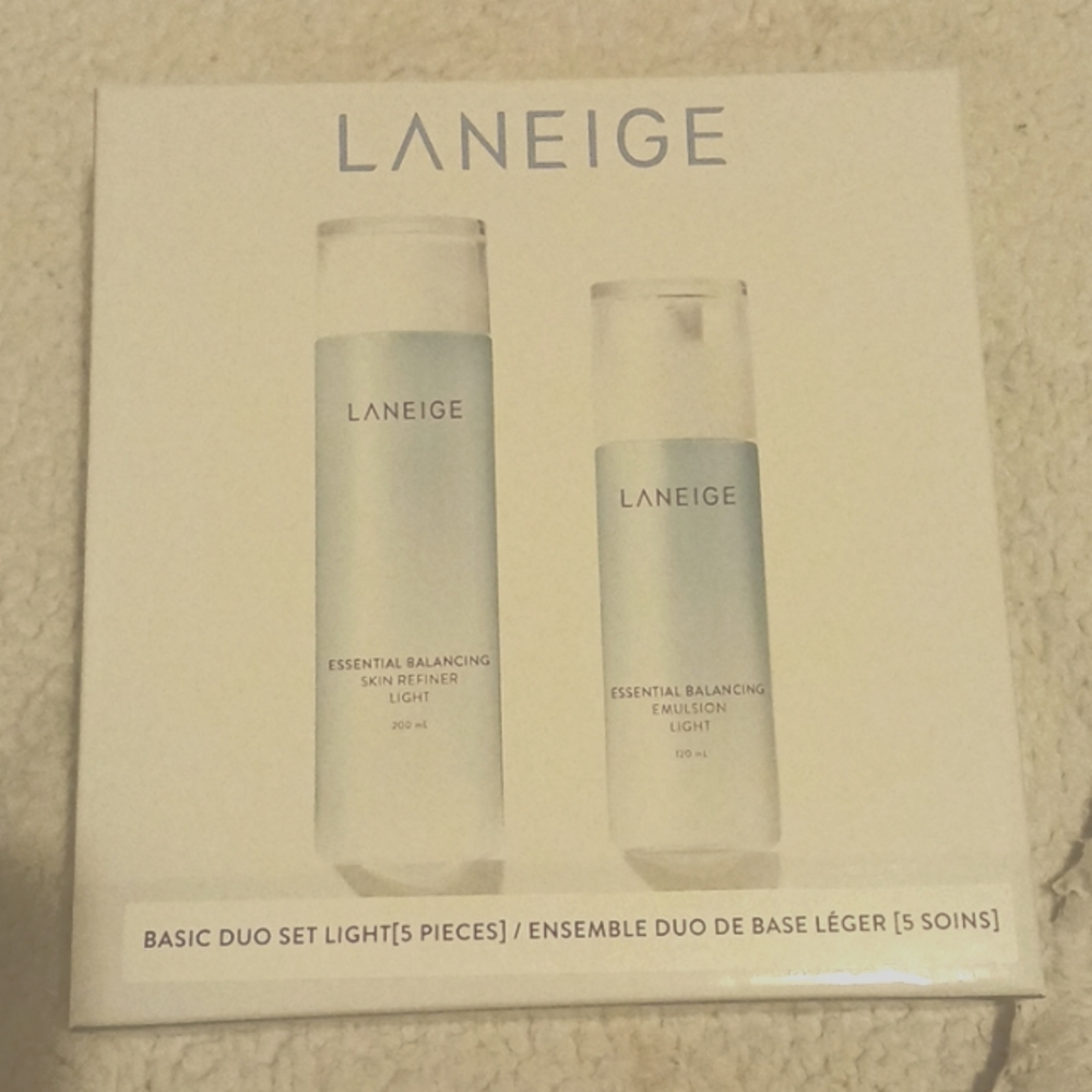 Laneige Basic Duo Set Light Essential Balancing & Water Bank Gift Set - Picture 5 of 11